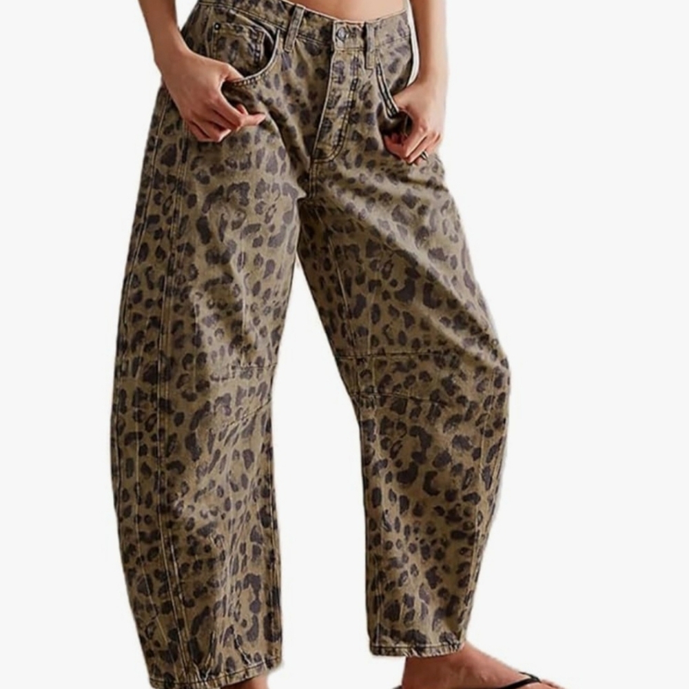 Leopard Barrel Jeans Size 8 New without tags.